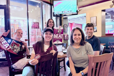 A group of alumni are seated in a restaurant.