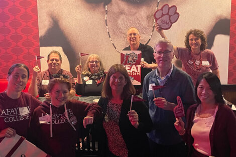 Alumni are gathered at a bar.